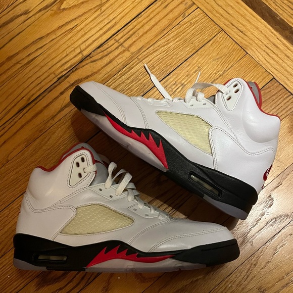 Jordan 5 Retro Fire Red - Picture 2 of 6